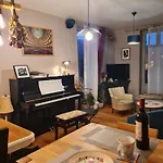 Dom wakacyjny Artist House With Piano And Charming Garden Reims