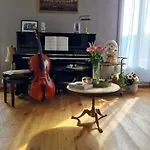 Dom wakacyjny Artist House With Piano And Charming Garden *