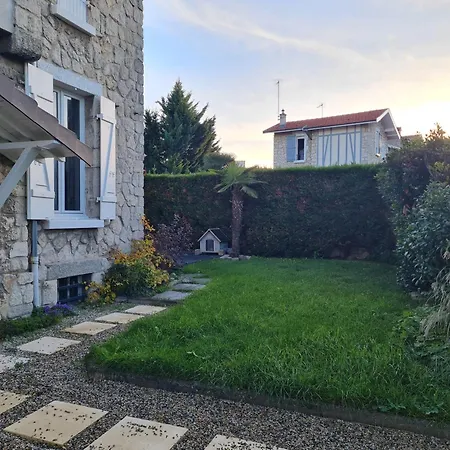 Artist House With Piano And Charming Garden Prázdninový dům