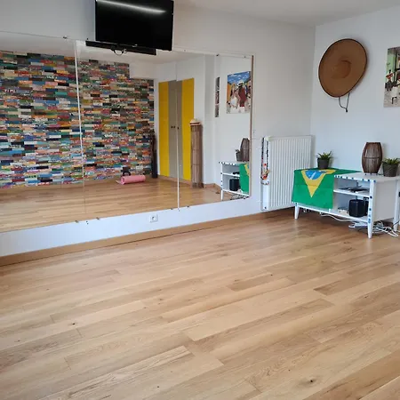 Artist House With Piano And Charming Garden Dom wakacyjny
